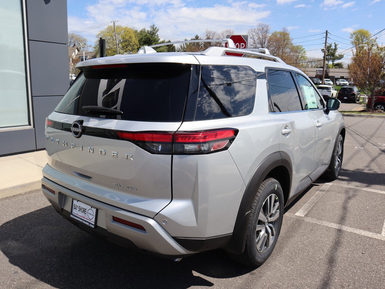 2025 Nissan Pathfinder SL photo 4