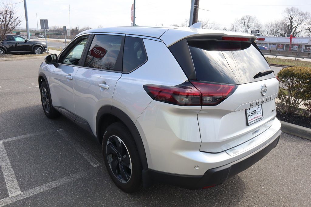 2025 Nissan Rogue SV - Photo 8