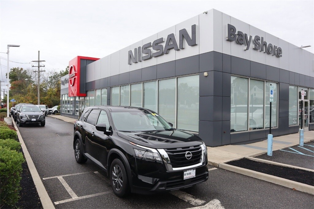 2024 Nissan Pathfinder S photo 2