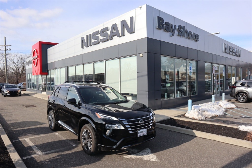 2025 Nissan Rogue Platinum's photo