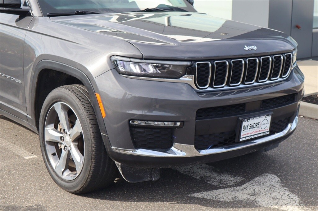 2022 Jeep Grand Cherokee Limited photo 2