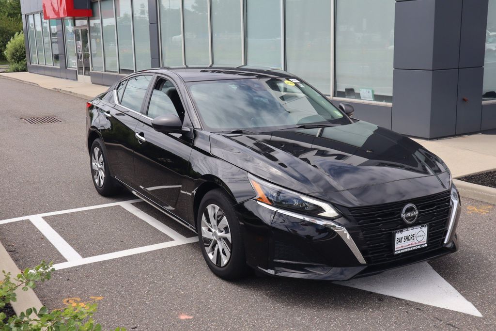 2025 Nissan Altima S - Photo 3