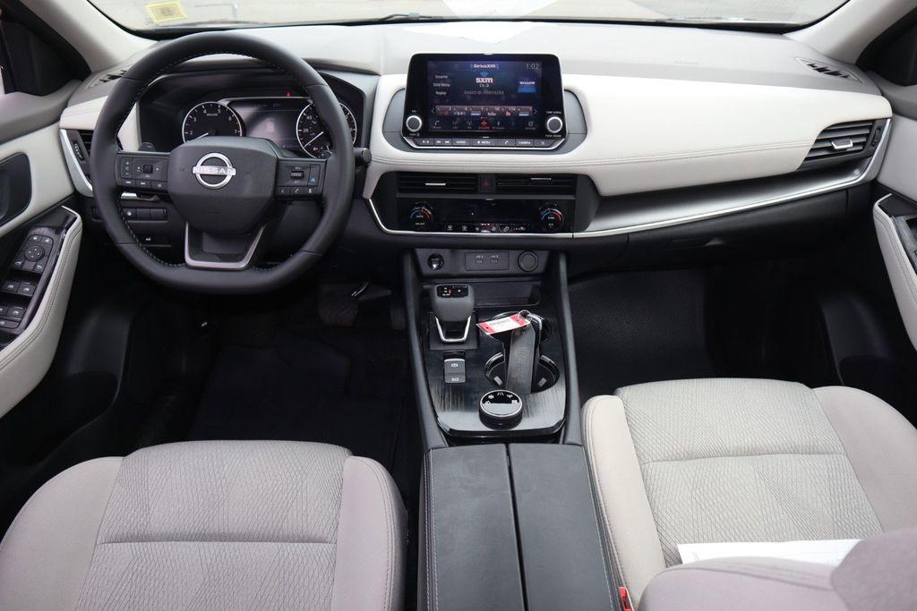 2025 Nissan Rogue SV - Photo 14