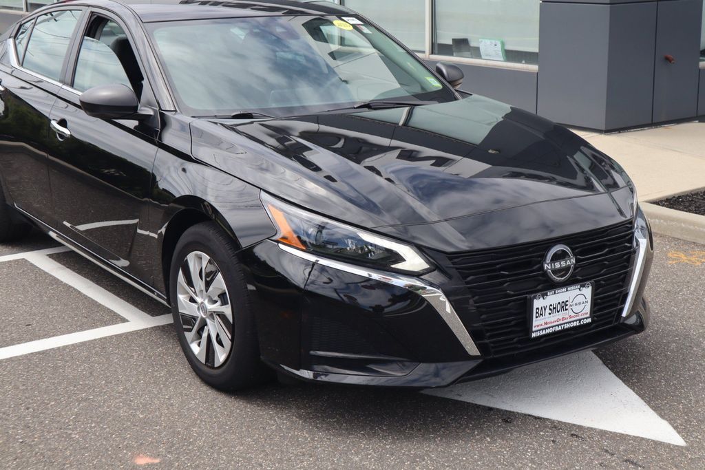 2025 Nissan Altima S - Photo 4