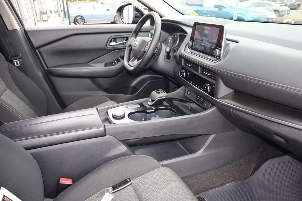 2025 Nissan Rogue SV - Photo 26