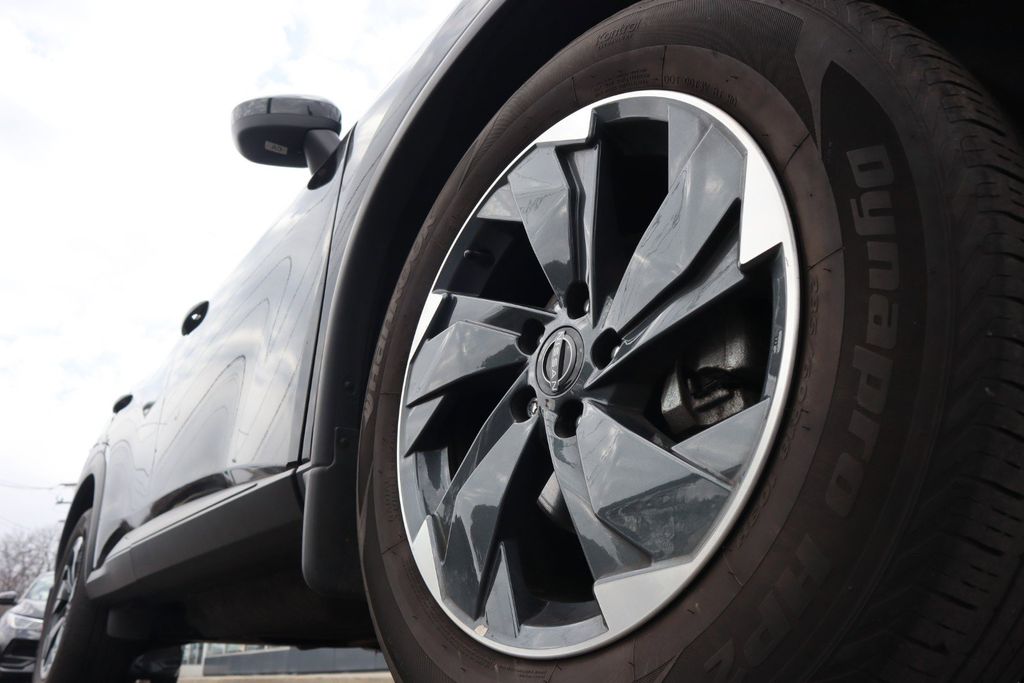 2025 Nissan Rogue SV - Photo 11