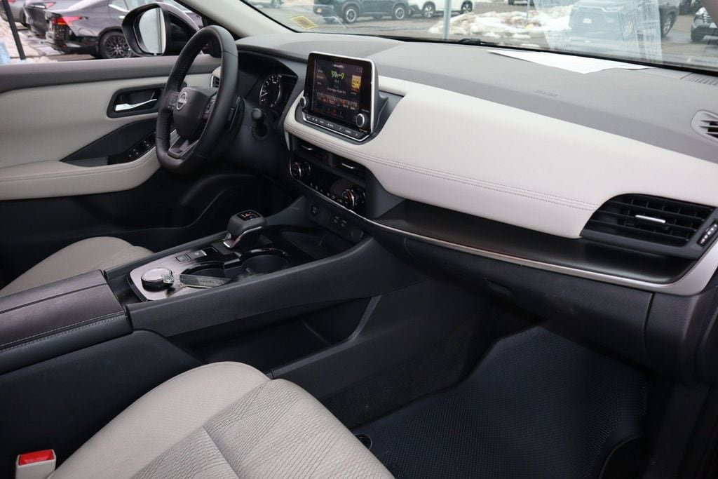 2025 Nissan Rogue SV - Photo 22