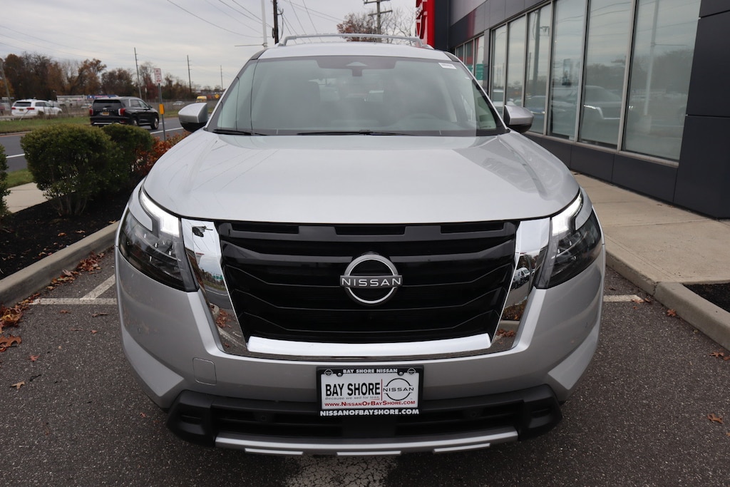 New 2025 Nissan Pathfinder SL SUV