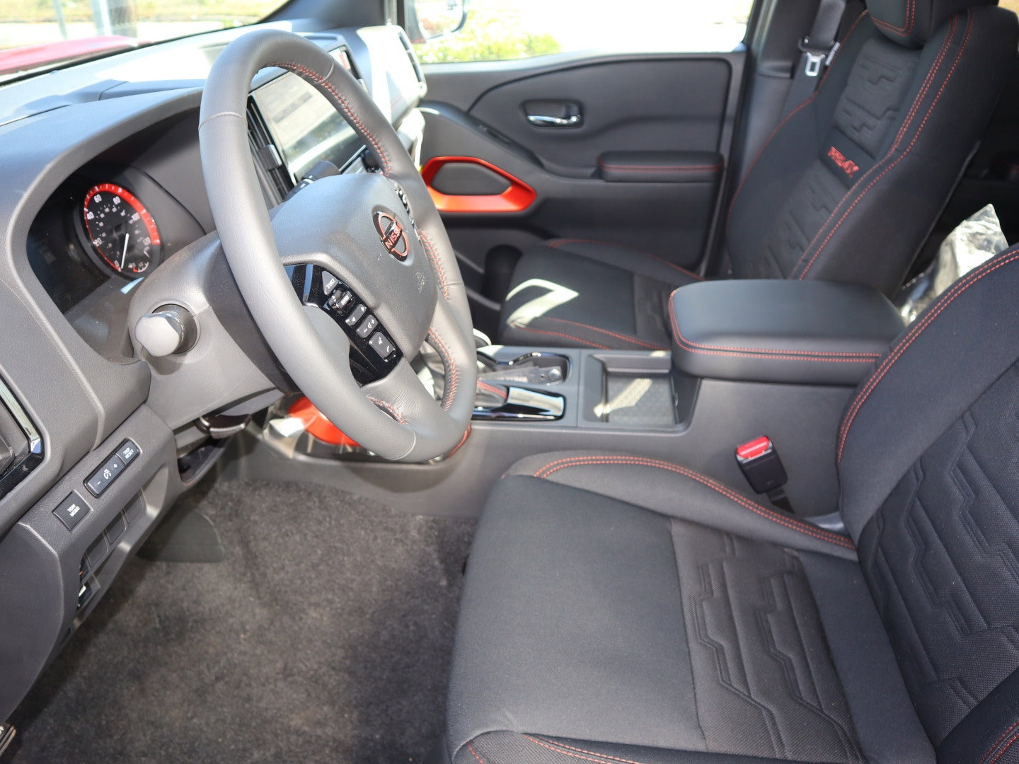 2025 Nissan Frontier PRO-4X - Photo 16
