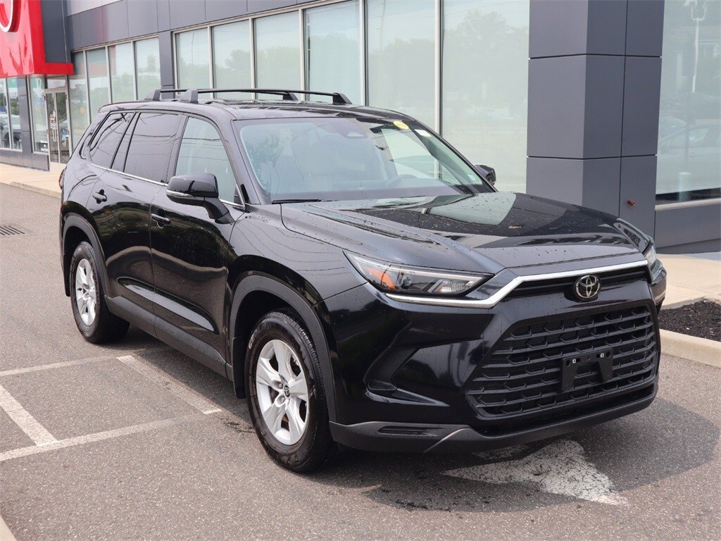 2025 Toyota Grand Highlander LE photo 2