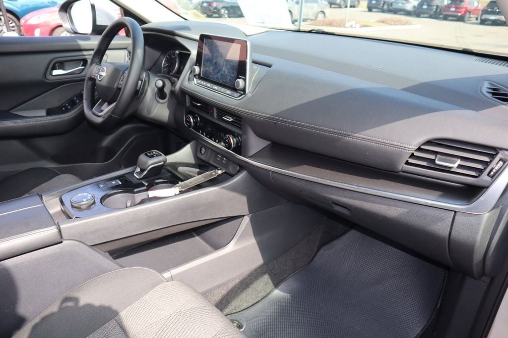 2025 Nissan Rogue SV - Photo 27
