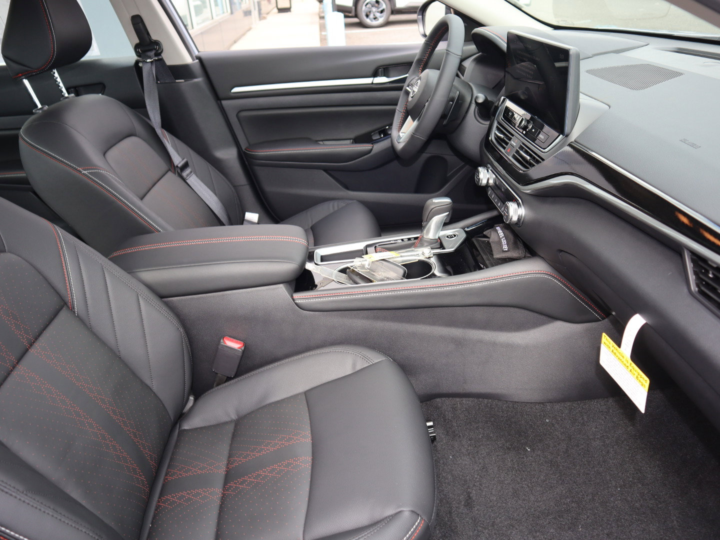 2025 Nissan Altima SR - Photo 21
