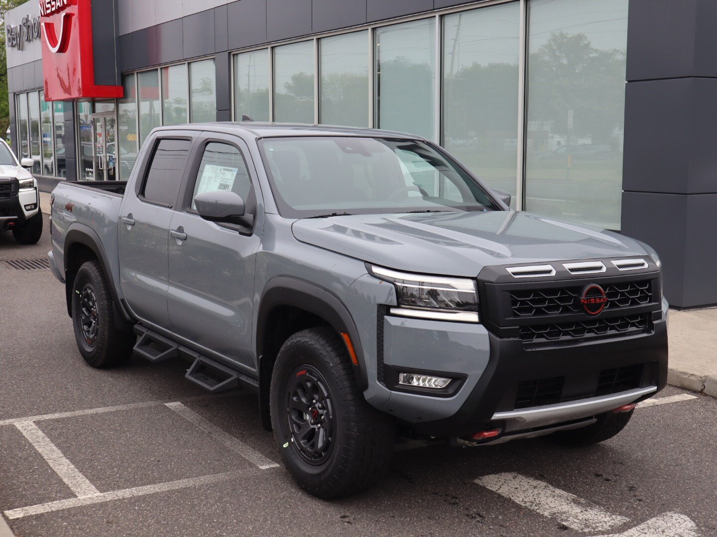 2025 Nissan Frontier PRO-4X photo 2