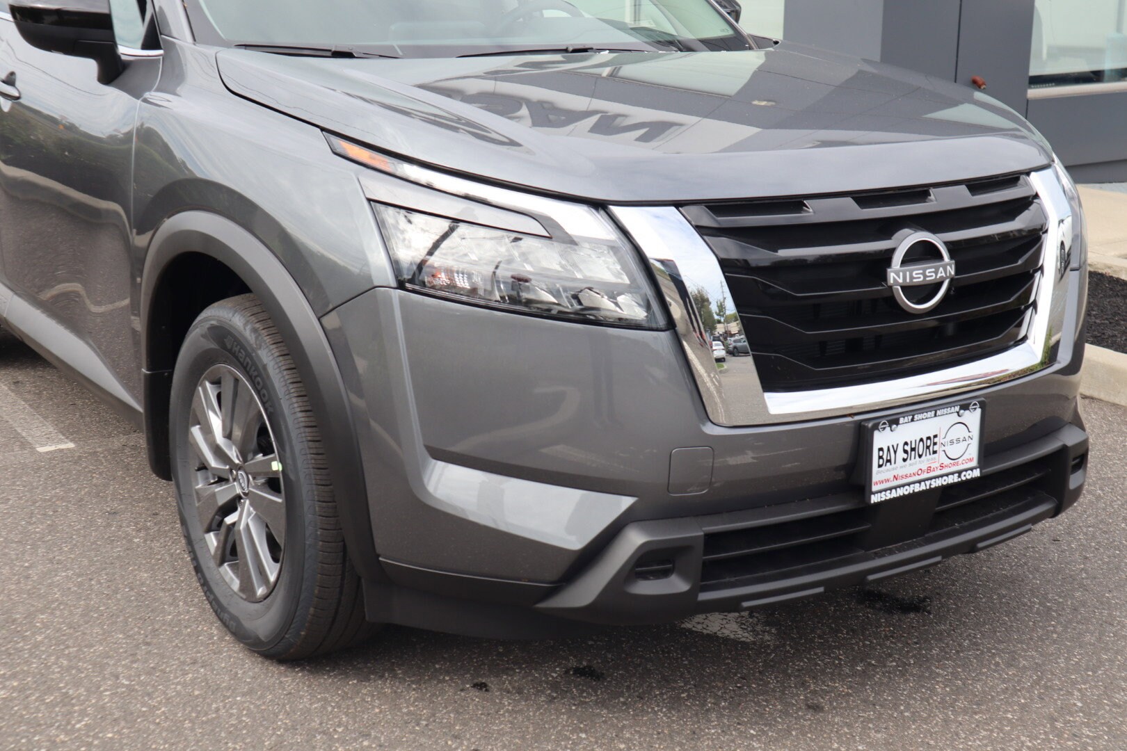 2025 Nissan Pathfinder S photo 2