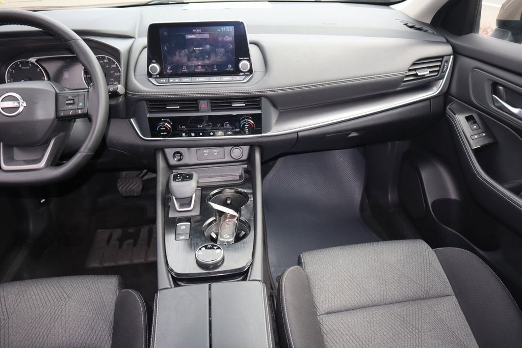 2025 Nissan Rogue SV - Photo 16