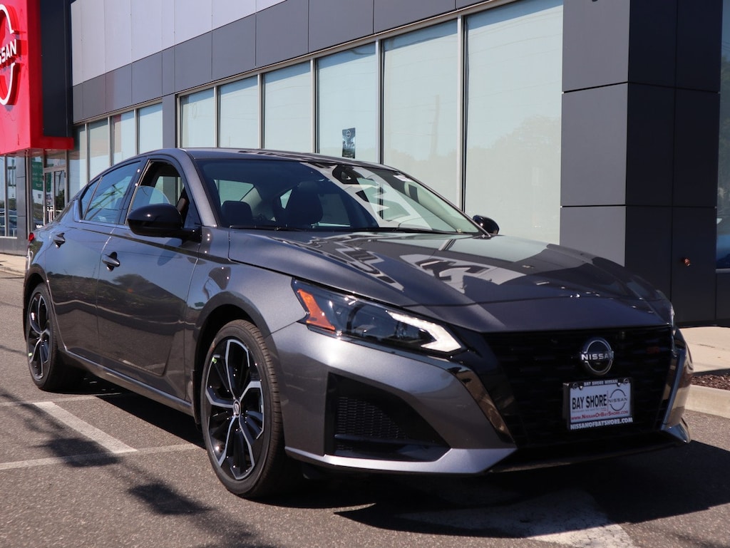 New 2025 Nissan Altima SR Sedan