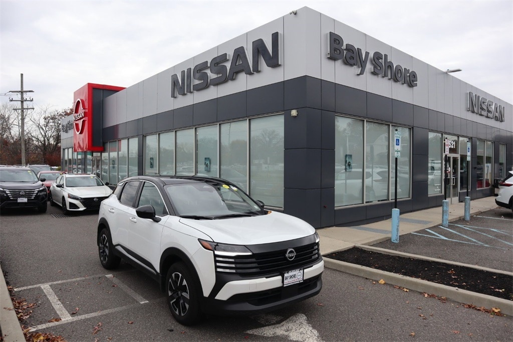 2025 Nissan Kicks SV AWD's photo