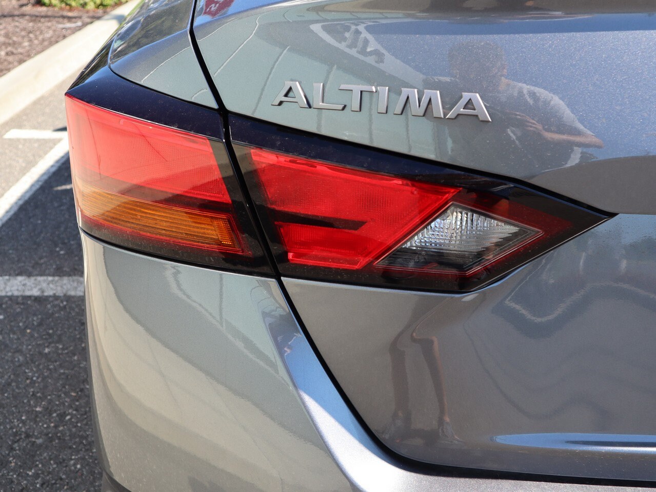 2025 Nissan Altima SR - Photo 10