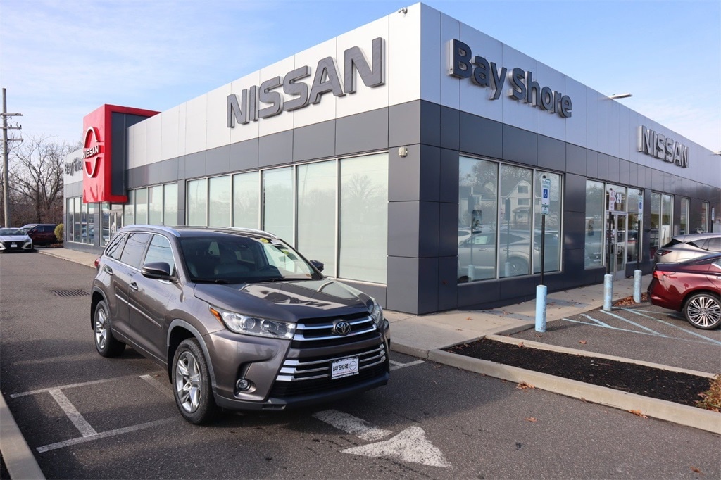 2019 Toyota Highlander Limited's photo