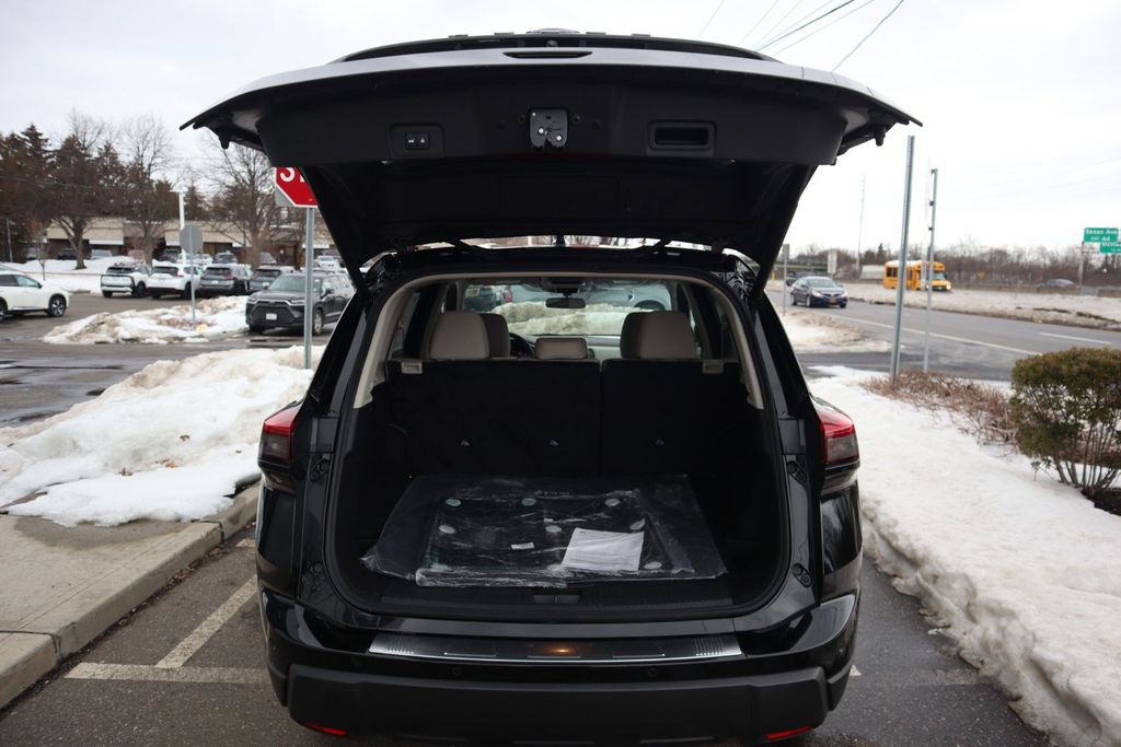 2025 Nissan Rogue SV - Photo 26