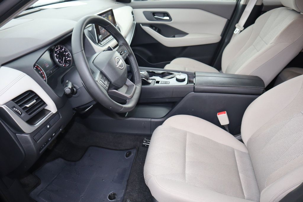 2025 Nissan Rogue SV - Photo 15