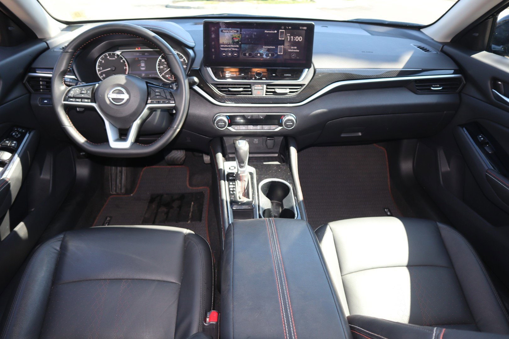 2025 Nissan Altima SR - Photo 14