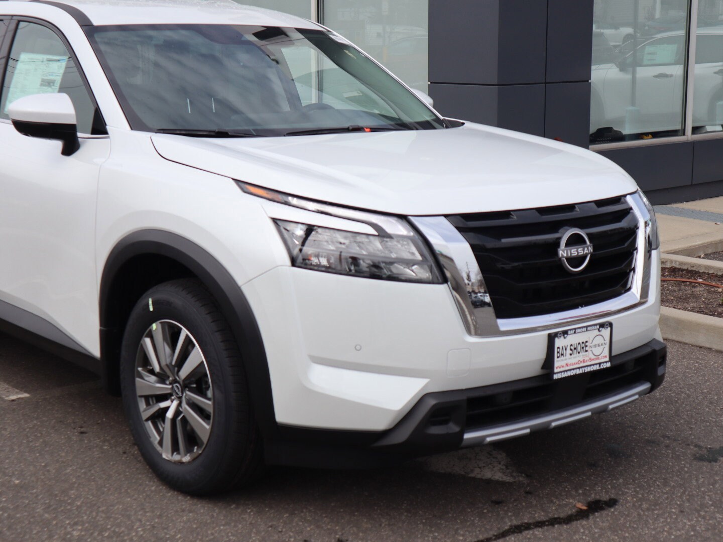 2025 Nissan Pathfinder SL photo 4