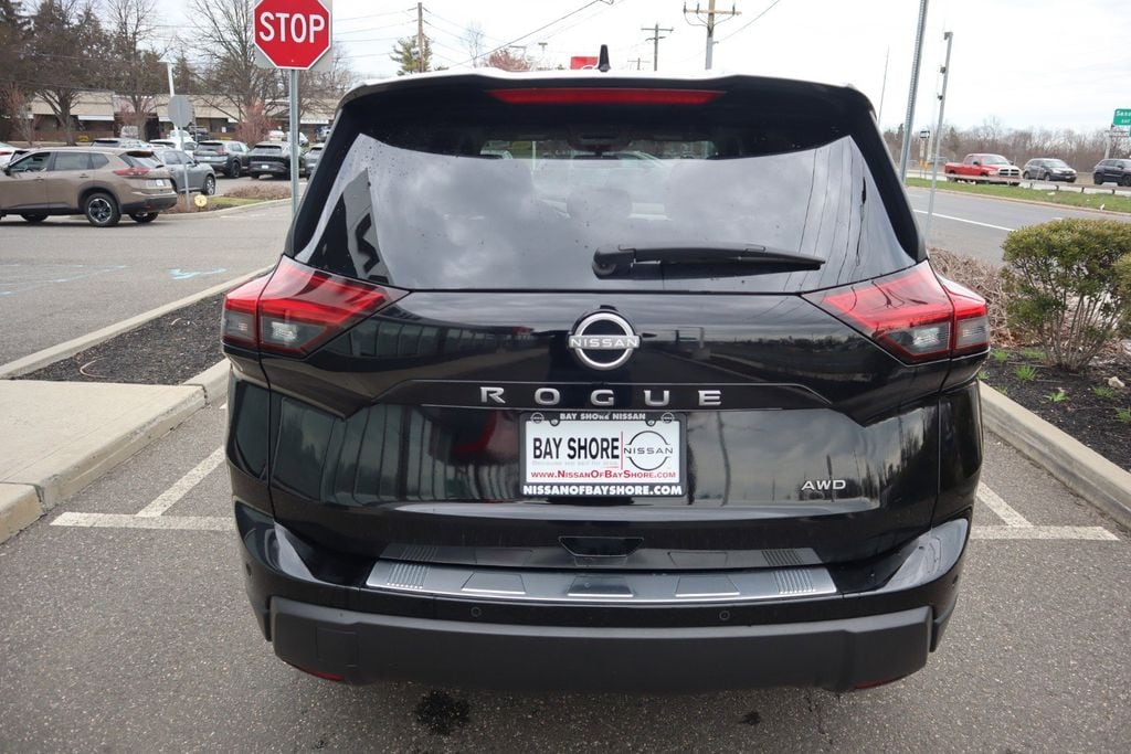 2025 Nissan Rogue SV - Photo 7