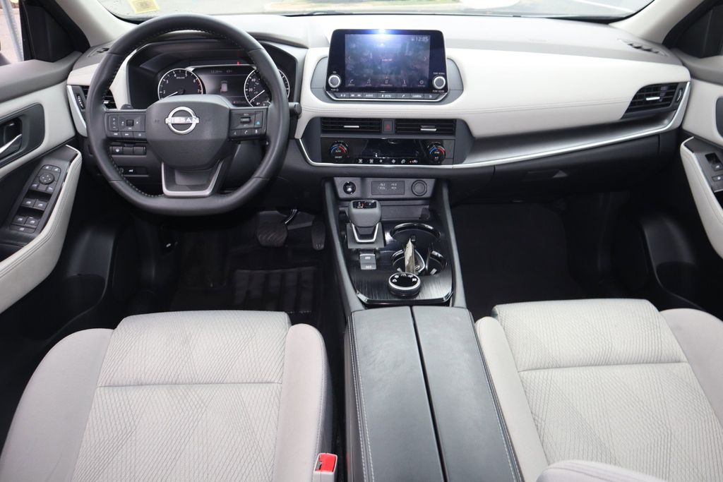 2025 Nissan Rogue SV - Photo 12