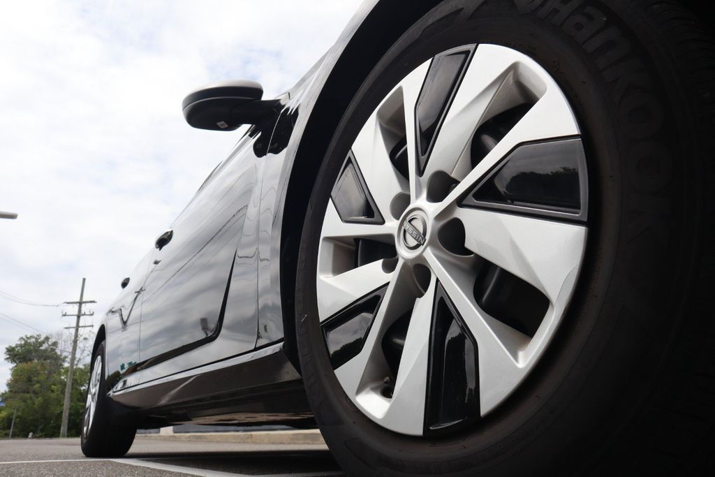 2025 Nissan Altima S - Photo 13