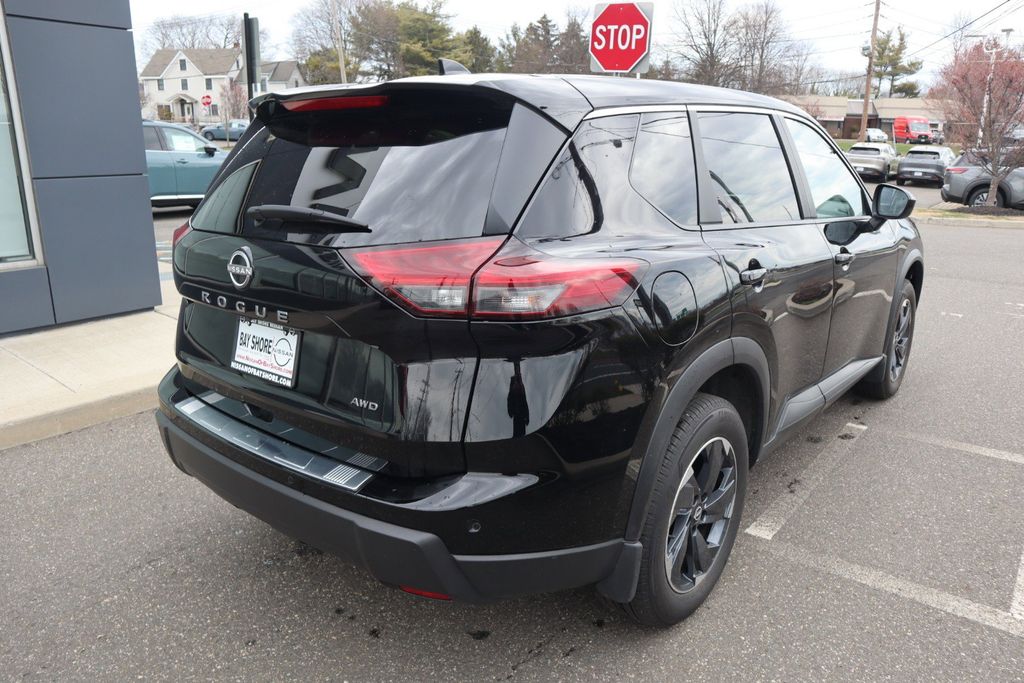 2025 Nissan Rogue SV - Photo 6