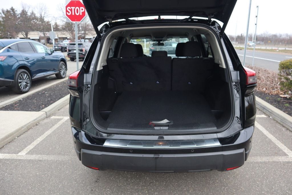 2025 Nissan Rogue SV - Photo 30