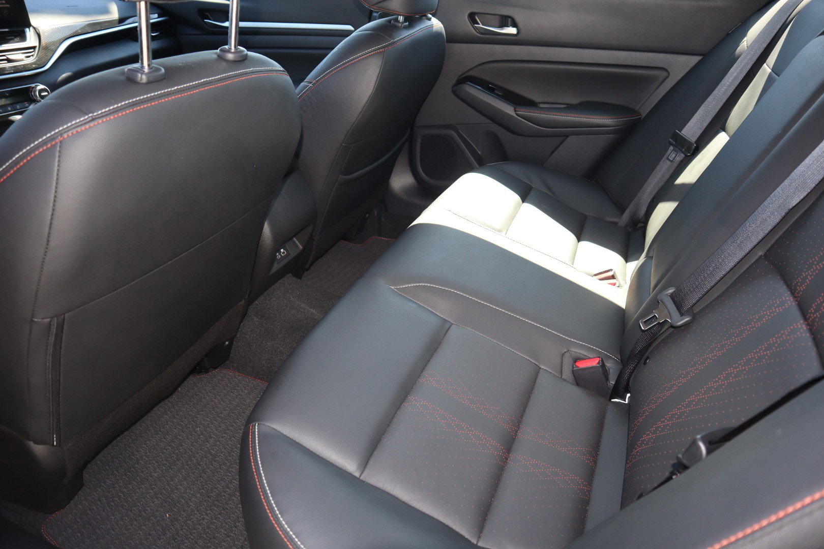 2025 Nissan Altima SR - Photo 18