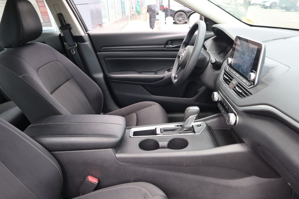 2025 Nissan Altima S - Photo 25