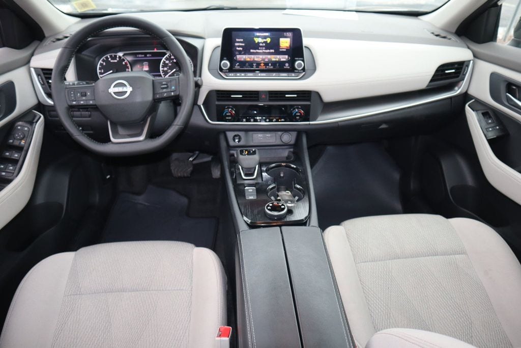 2025 Nissan Rogue SV - Photo 12