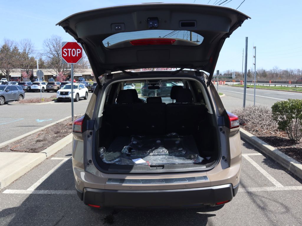 2025 Nissan Rogue SV - Photo 26