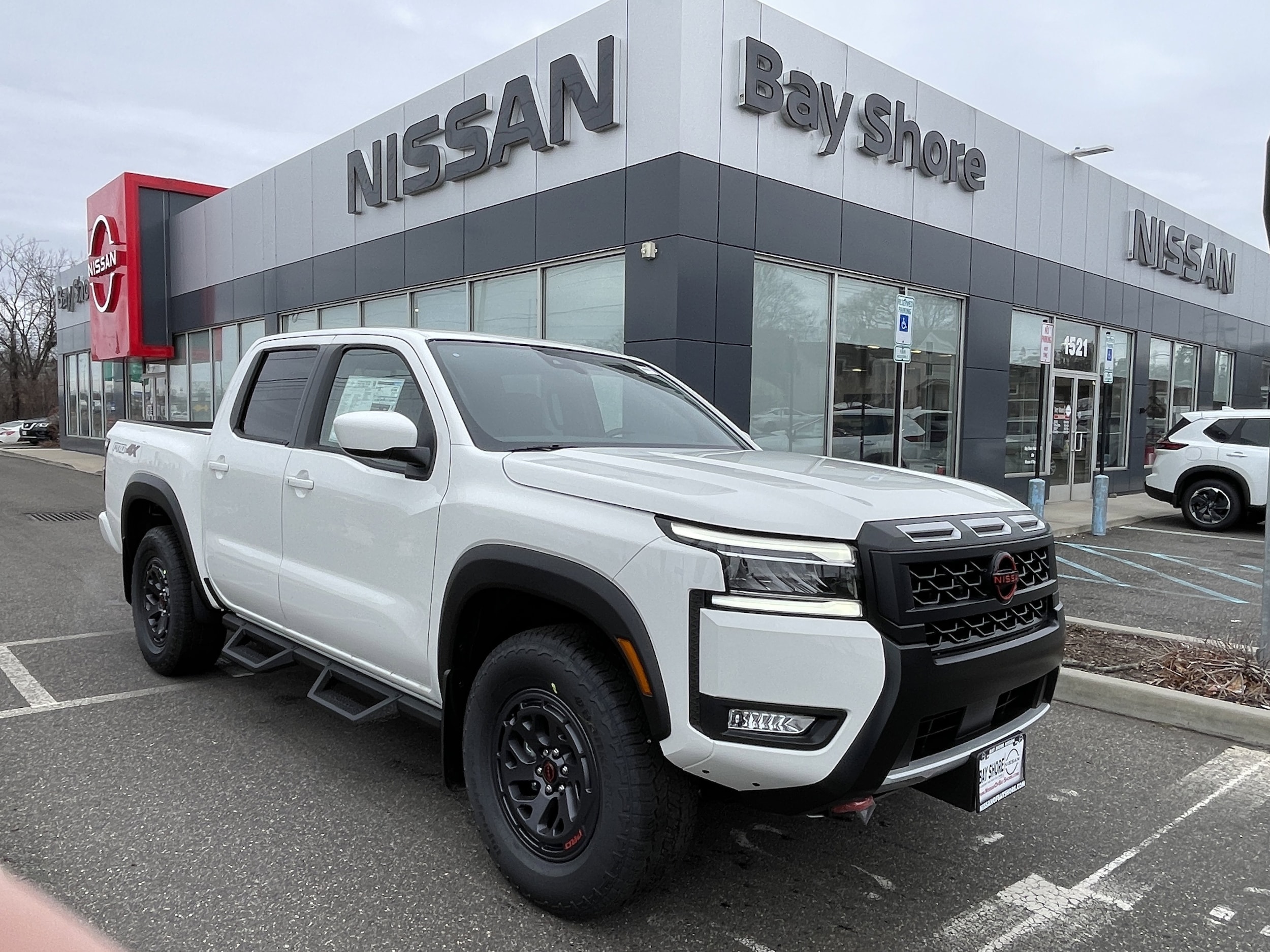 2025 Nissan Frontier PRO-4X's photo