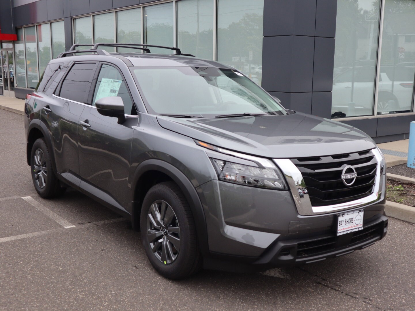 2025 Nissan Pathfinder SV photo 2