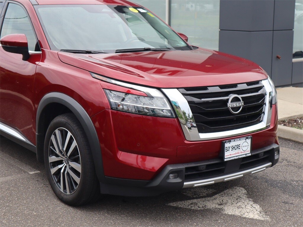 2022 Nissan Pathfinder Platinum photo 4