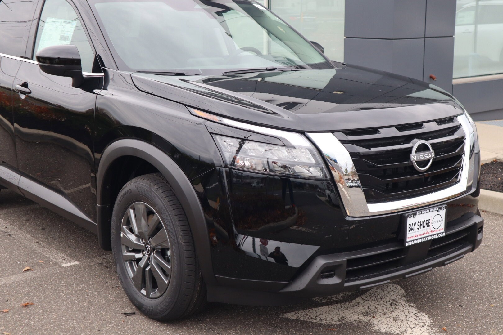 2025 Nissan Pathfinder SV photo 4