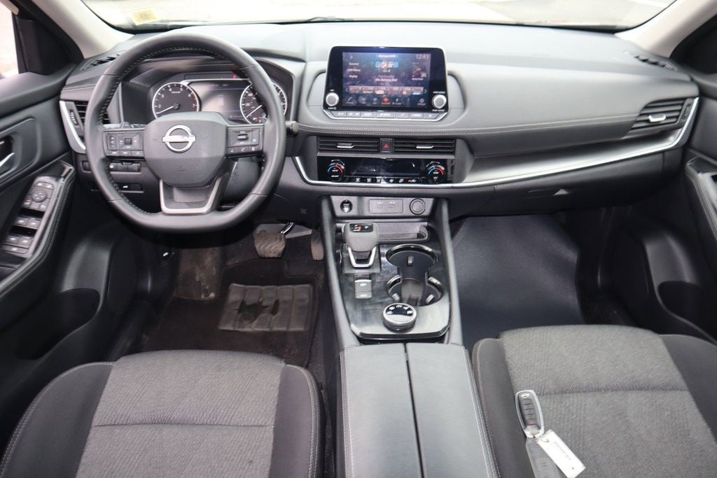 2025 Nissan Rogue SV - Photo 14