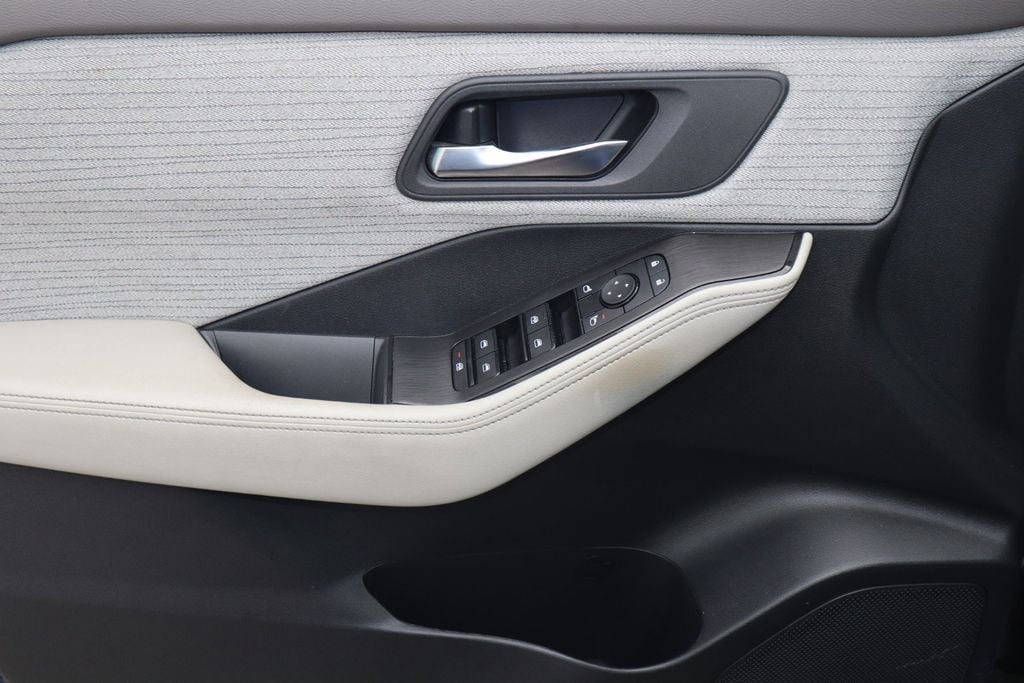 2023 Nissan Rogue SV - Photo 14
