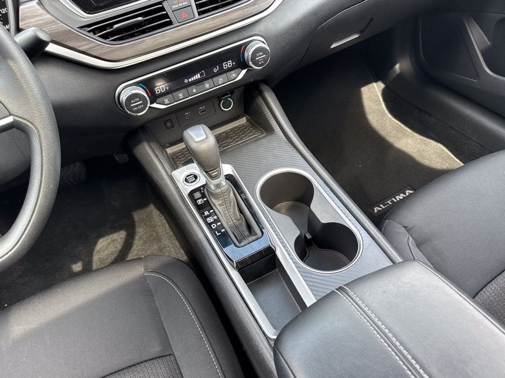 2025 Nissan Altima SV - Photo 15