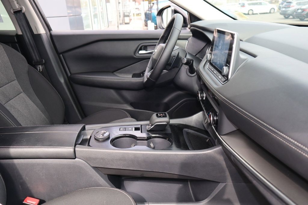 2025 Nissan Rogue SV - Photo 26