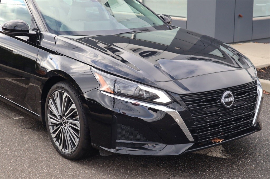 2025 Nissan Altima SL photo 3