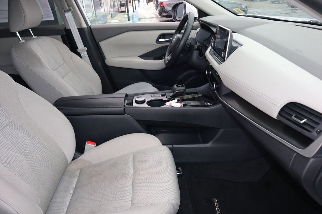 2025 Nissan Rogue SV - Photo 23