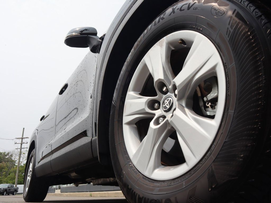 2025 Toyota Grand Highlander LE - Photo 10