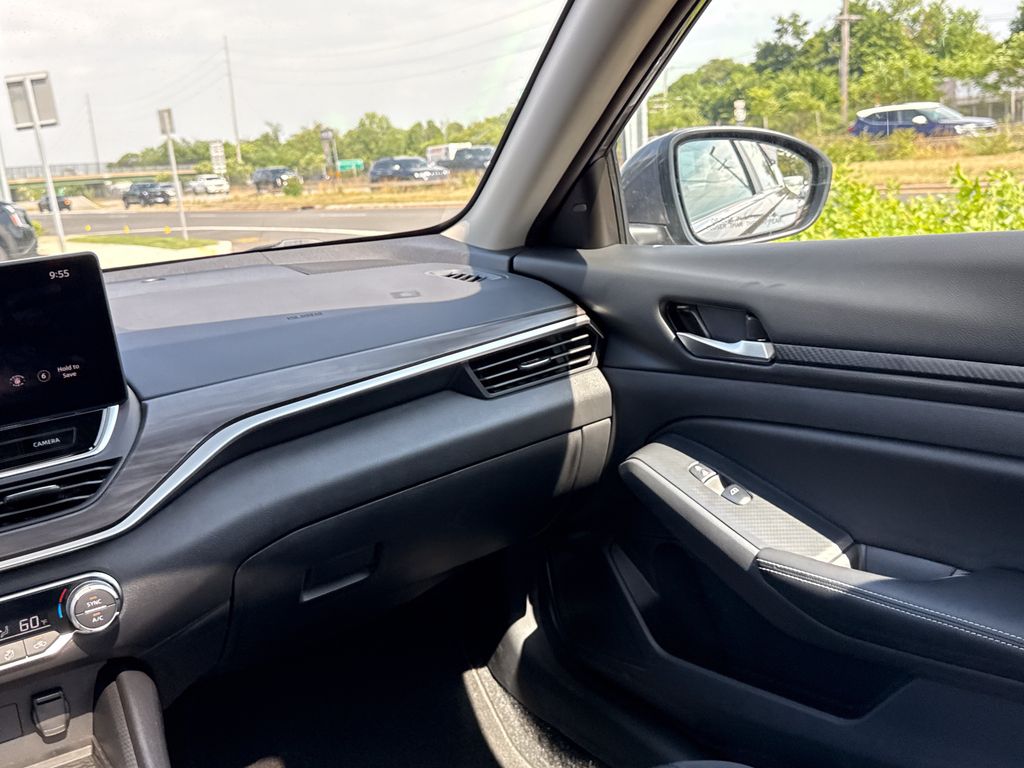 2025 Nissan Altima SV - Photo 16