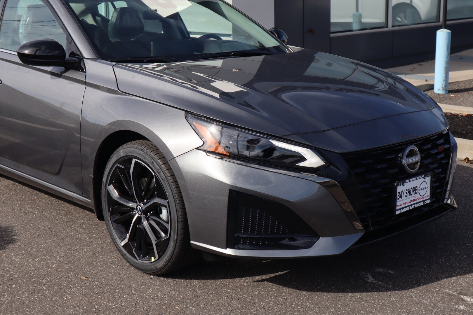 2025 Nissan Altima SR photo 2