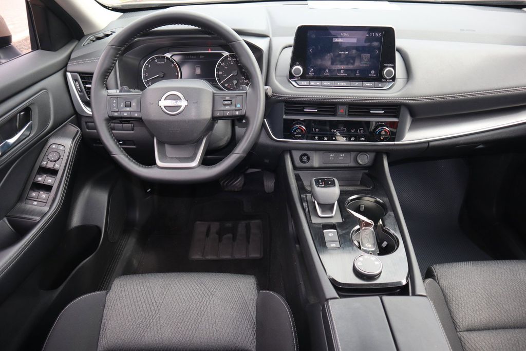 2025 Nissan Rogue SV - Photo 15